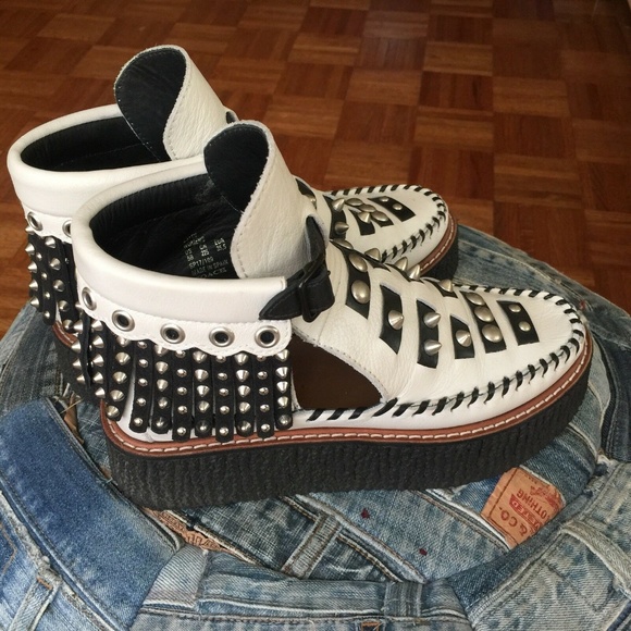 COACH Coach Roccasin Cut Out Bootie runs big 6.5 - Picture 5 of 8